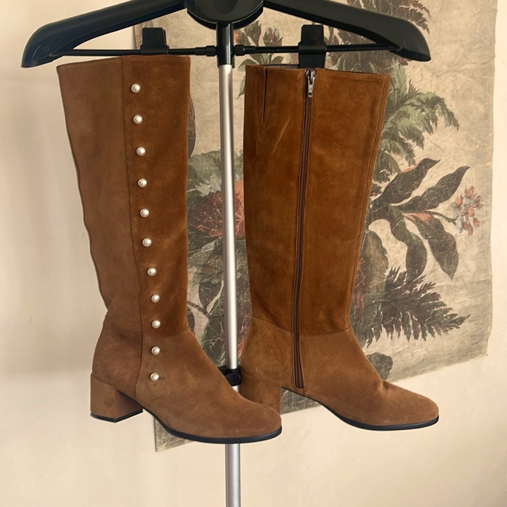 Suede boots made in Spain